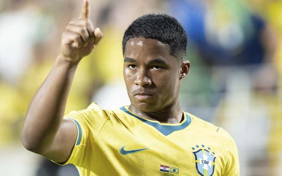 Central_culer's tweet photo. Ele não tem gols
Ele não tem assistências 
Ele não tem jogo de corpo
Ele não ataca espaços 
Ele não cria espaços 

Porem ele tem fotos com muita aura entao serve sim😍😍

O jogador mais superestimado da história do Futebol. https://t.co/TxKkdURRlH