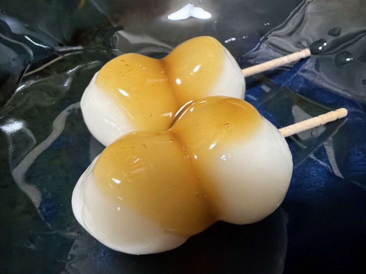 uru08_dqx's tweet photo. 中秋の名月🌕
お月さまは雲の中やけど月見団子は食べる
明後日の満月も見れそうもないなあ☂ https://t.co/9tT8lprLnc