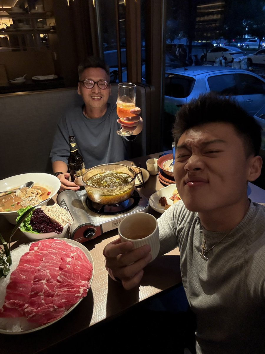 d_wenpan's tweet photo. 今天过节🥮 先不揍他

祝大家节日快乐 https://t.co/TgUfife14R