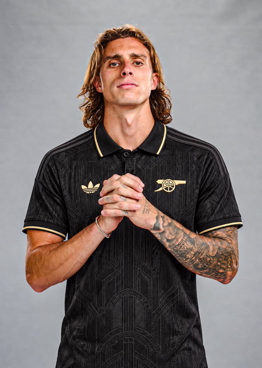now_arsenaI's tweet photo. The Arsenal third shirt for the 2027/28 season will be primarily black.

Adidas want to display the message ‘fashion-forward’ with them set to make the shirt something you can wear outside of football.

🤝 with @IamCrisJ https://t.co/FVHQIIV8Qw