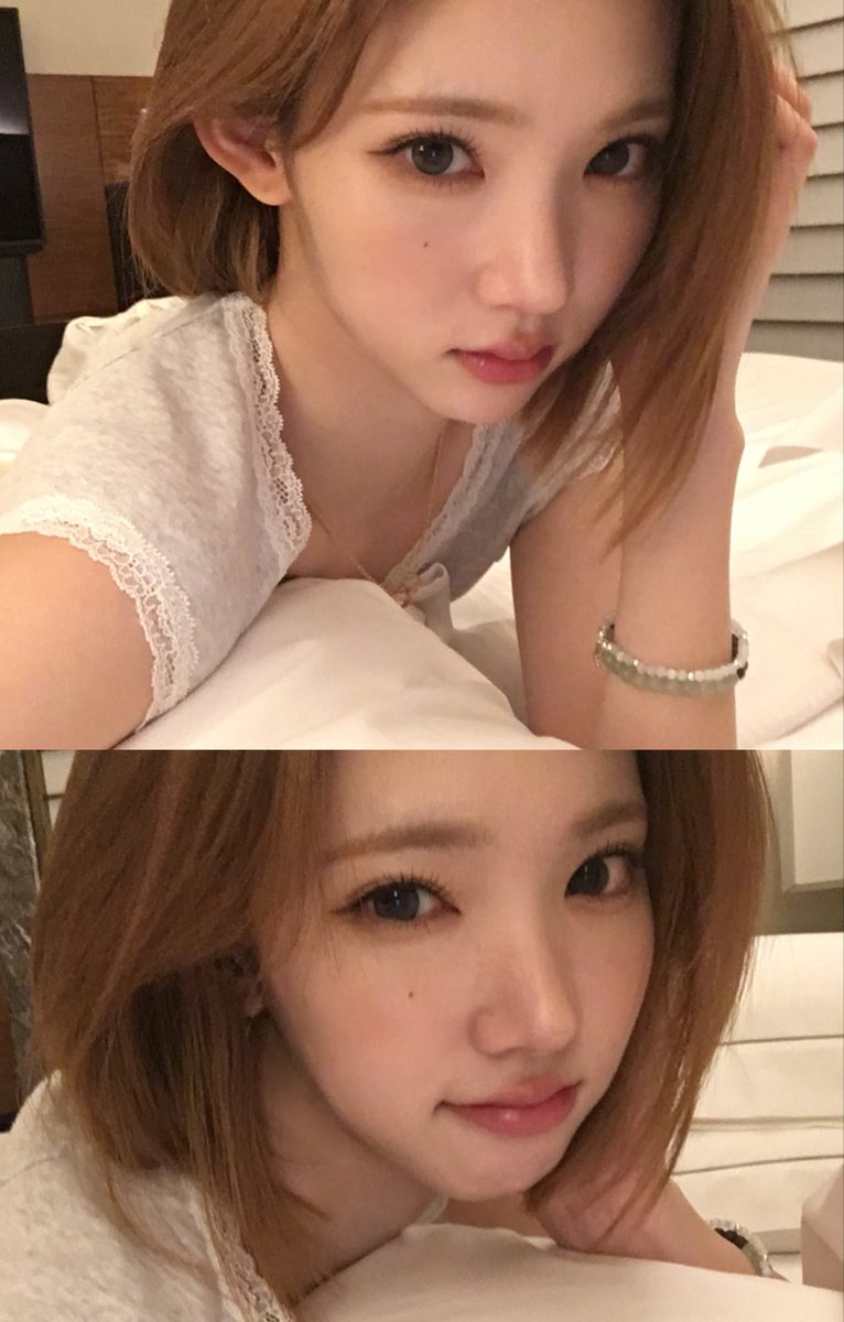 chuuuu__2's tweet photo. 최지우침대셀카 너무..너무임….ㄴㅁ https://t.co/3fIgVY6i8Y