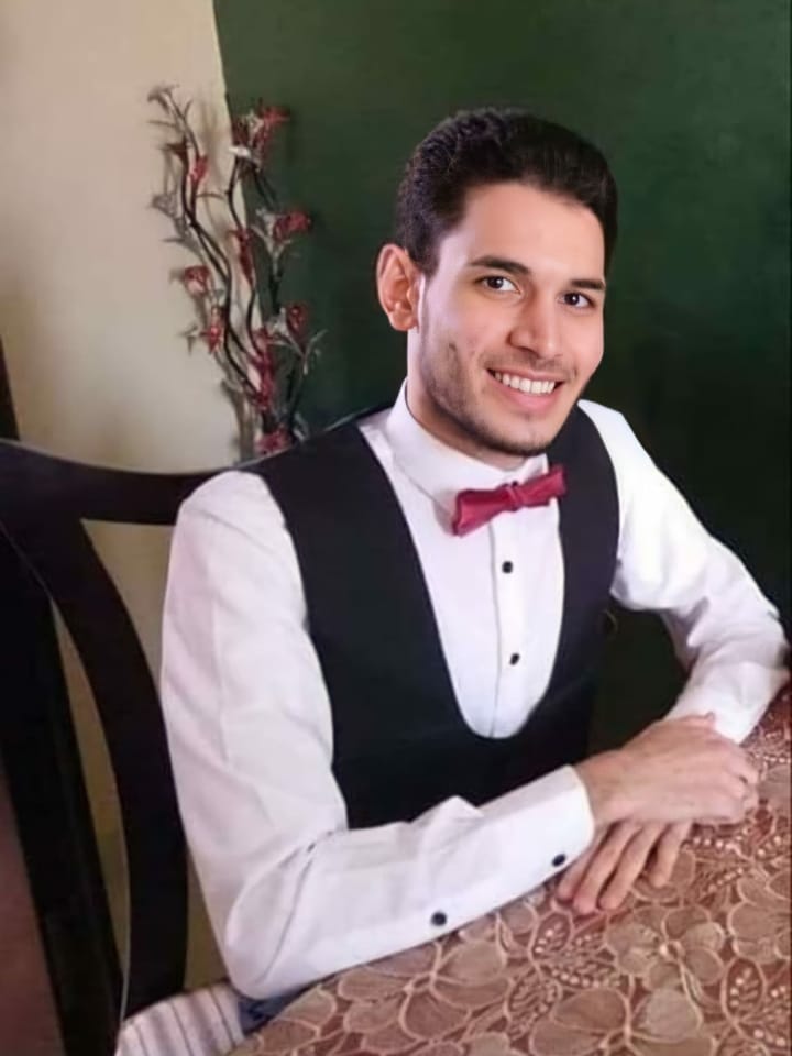 UpdateVersion22's tweet photo. حمزة أحمد سيد محمد السروجي،
طالب بكلية الدراسات الإسلامية بجامعة الأزهر، اختفى قسريًا يوم 22 فبراير 2019 أثناء وجوده في مدينة الشروق. فضل مصيره مجهول لأكتر من 3 سنين، قبل ما أسرته تعرف في أبريل 2022 إنه توفى. https://t.co/oyDS09jfbI