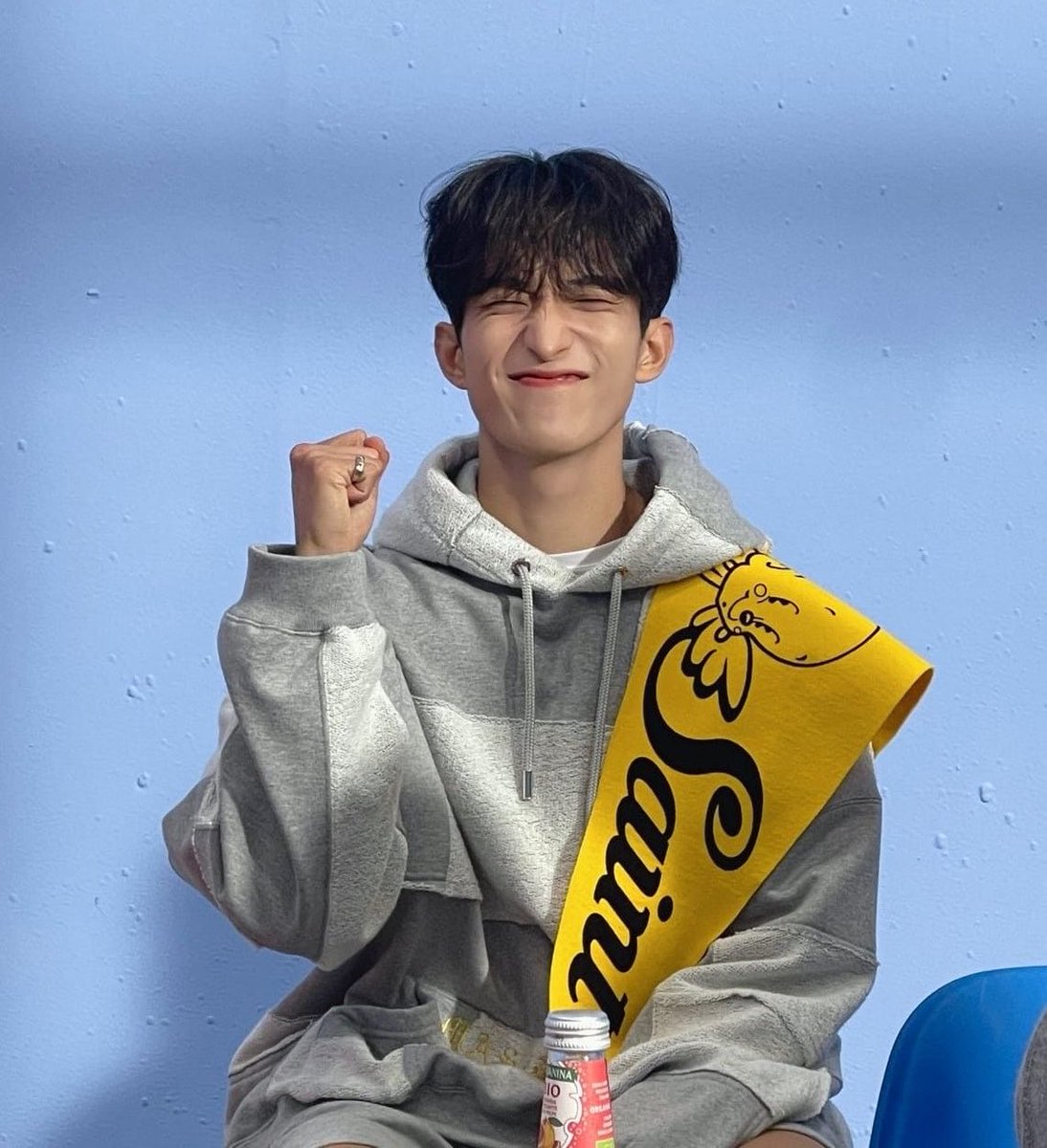 KyeomsBaekery's tweet photo. — D-529♡

ending the day with a little message from dokyeom🥹 you’ve worked so hard this week too!🤍

🐰: I know there must have been a lot going on, but I hope you all stay strong
Our carats will do well, I’m cheering you all on a lot
🩷🩵 https://t.co/VxvhSi4nTm