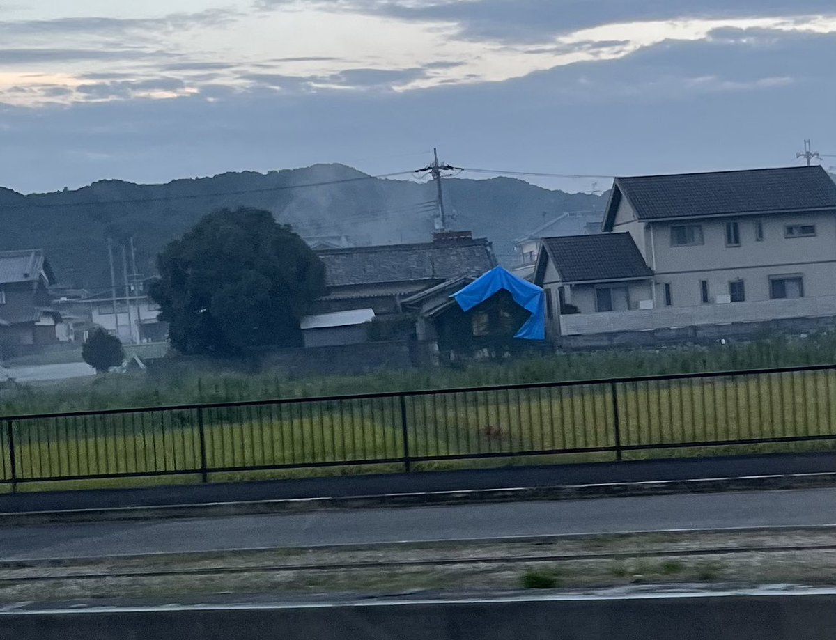 Castl_town2021's tweet photo. 2026/09/25 
1750
 #高取町
 #無法地帯
 #野焼き  #臭い  #食事できない #目痛い  #鼻痛い 
 #洗濯物煙臭い

  #何がどこがやむを得ないのか説明するべき
 #燃やすなら申請書提出
 #延焼したら全部責任とる誓約書提出

それぐらいしてもらってもバチ当たらんわ https://t.co/HxUwE4HN6M