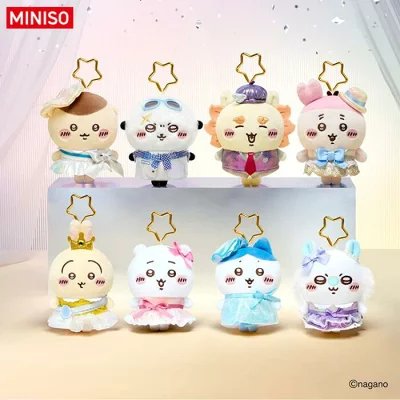 chiikawagoods17's tweet photo. 待って、これはバッグにつけたくなる可愛さ🥹
MINISOのちいかわ「ファッションショー」シリーズ、 ぬいぐるみマスコットが全8種って豪華すぎる…
このサイズ感で推しを連れ歩けるの、ずるい😂 https://t.co/bRho2i4geK