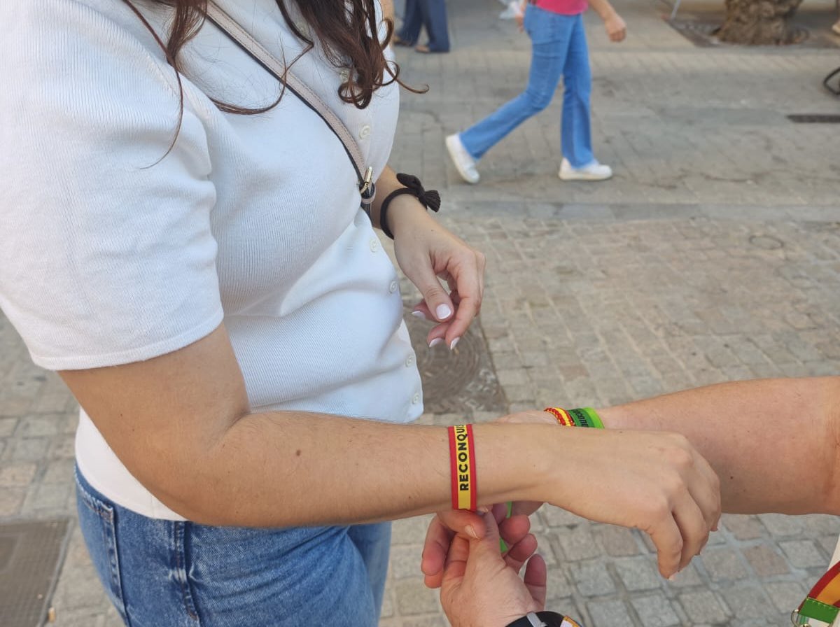 VOX_Torrent's tweet photo. La política también se hace hablando con la gente, escuchando sus problemas y defendiendo sus necesidades.

🇪🇸 Gracias a todos los que os habéis acercado y habéis compartido este rato con nosotros. ¡Seguimos! https://t.co/9Wa8TgbCpf