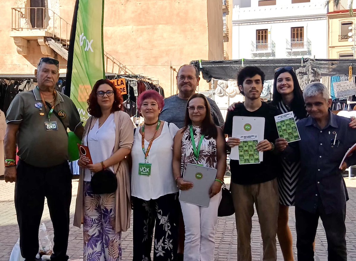 VOX_Torrent's tweet photo. La política también se hace hablando con la gente, escuchando sus problemas y defendiendo sus necesidades.

🇪🇸 Gracias a todos los que os habéis acercado y habéis compartido este rato con nosotros. ¡Seguimos! https://t.co/9Wa8TgbCpf