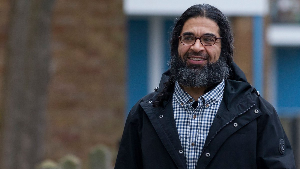 dailyislamist's tweet photo. 🔴 2019'dan bu yana Türkiye'de yaşayan Guantanamo mağduru Shaker Aamer, ABD kaynaklı olduğu belirtilen "G-87" tahdit kodu gerekçe gösterilerek  Geri Gönderme Merkezi'ne (GGM) sevk edildi.

Aslen Suudi vatandaşı olan Aamer'in iade edilmesi durumunda işkence, kötü muamele ve hapis cezası riskleriyle karşılaşabileceği ifade ediliyor.

- Aamer, 2001 yılında Afganistan'da ABD tarafından alıkonularak Guantanamo'ya götürülmüş ve 13 yıl boyunca hapsedilmişti.