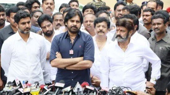 AKLiveNow's tweet photo. చంద్రబాబును జైల్లో పెట్టించినవాడు…
జైల్లో ఉన్న చంద్రబాబును చూడటానికి పవన్ కల్యాణ్‌ను పంపించినవాడు…
ఒక్కడే.

Crazy politics of ___🔥 https://t.co/EwmAtdSdrG