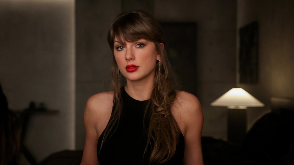 SwiftiesHQs's tweet photo. 🚨 Taylor Swift to a radio station about “Patient Zero”:

“The story behind me writing the song "Patient Zero" is that I was hanging out with a bunch of friends and one of my friends told us that she had been reached out to by the new girlfriend of an ex of hers asking for guidance on if she had the same experiences with this guy. Everyone in our group just immediately started saying like, 'Oh, I've been through that too' and telling the stories of when this kind of reach out had happened for them."