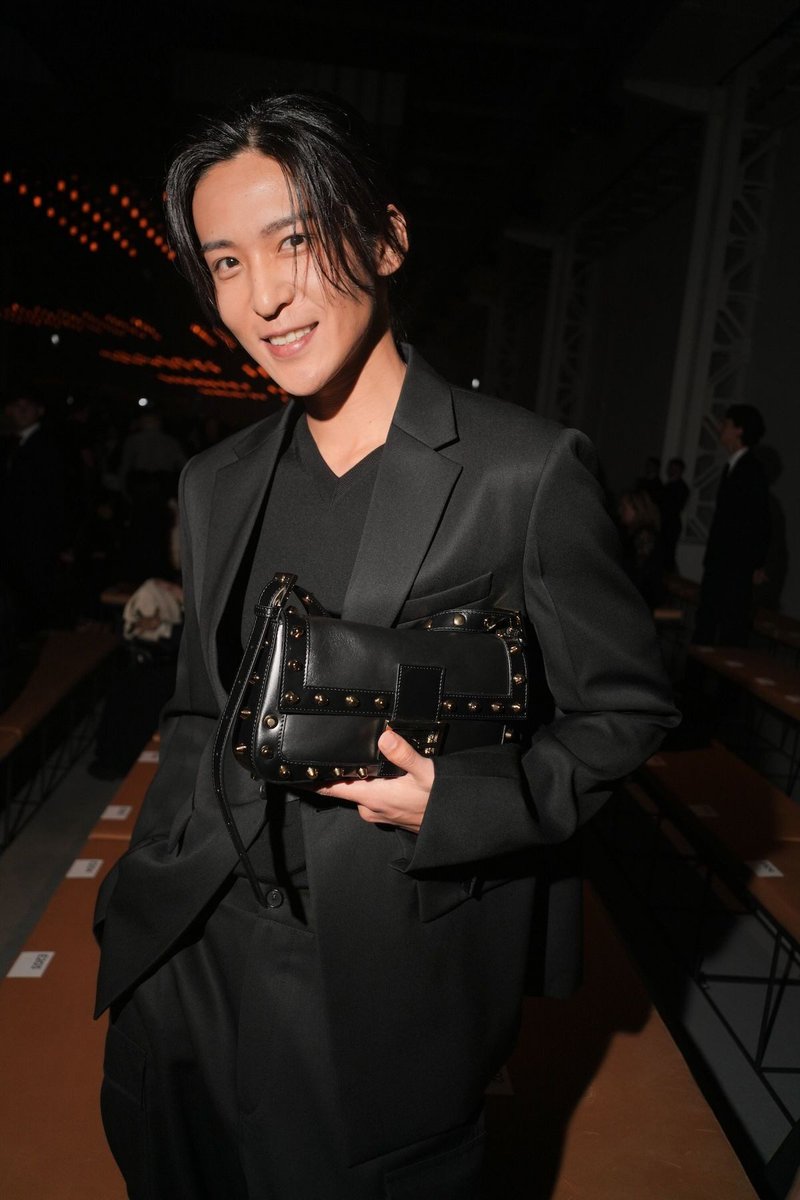 voguejp's tweet photo. TWICEのMINAや、目黒蓮、Stray Kidsのバンチャンなど豪華セレブが一堂に！フェンディ2027年春夏コレクションSNAP

https://t.co/kMZxBRtILC https://t.co/kjMlwOVkmr