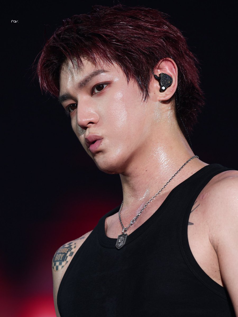 hourlytyong's tweet photo. DAMN

#TAEYONG #태용 #テヨン https://t.co/9EGYhC4cVL
