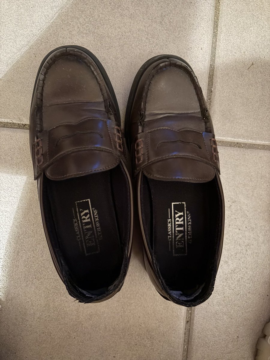 nib4fj's tweet photo. 2年間履いたローファー売ります！1度も洗ってないです꜀(.௰. ꜆)꜄結構臭います((((っ・ω・)っ
ルーズソックスとか他にも欲しいのあったらほかのも売ります！^ᴗ.ᴗ^♩
#売り子女子 #売り子jk #靴下売ります #ルーズソックス売ります #ローファー売ります https://t.co/wspD6eldta