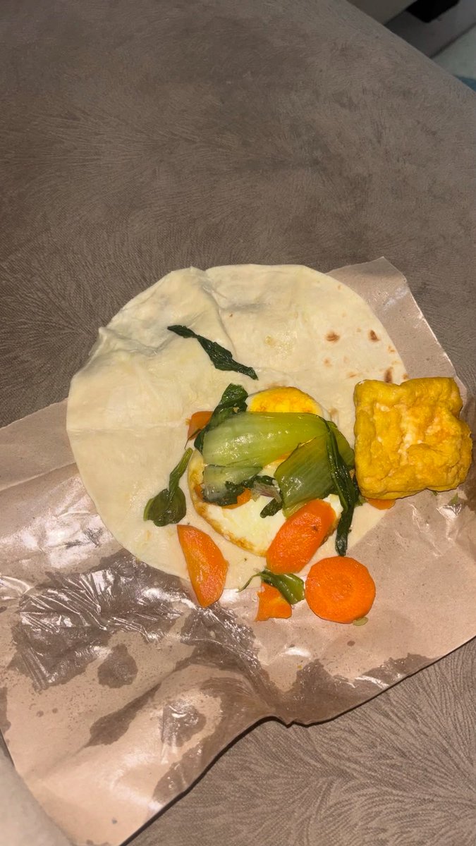 ardisatriawan's tweet photo. MAAP NGAKAK BANGET LIAT DI SEBELAH.
😂😂😭😭😭
Kalian harus liat GEBRAKAN MBG kali ini!
Kebab isi tahu telor.  Plus pokcoy wortel.
😂
Beneran kreativitas tanpa batas.

Maap ijin kak kikira16 ikut share disini.
Doksli di komen ya🙏🏼🙏🏼 https://t.co/LdUttPn6sg