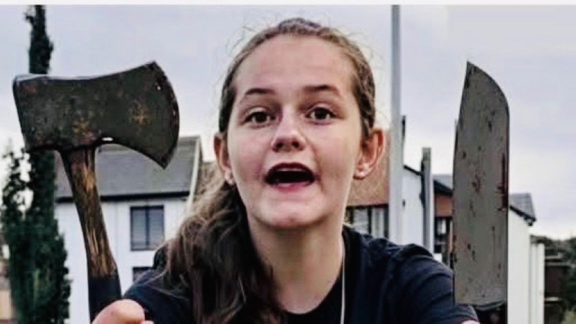 FloraLuzz_'s tweet photo. 🚨BREAKING:
The Scottish Teenage Girl who went viral after she defended herself from an attacker was CLEARED in court. Let's show this girl that TENS OF MILLIONS of Americans support her! https://t.co/pCaxr2bMQA
