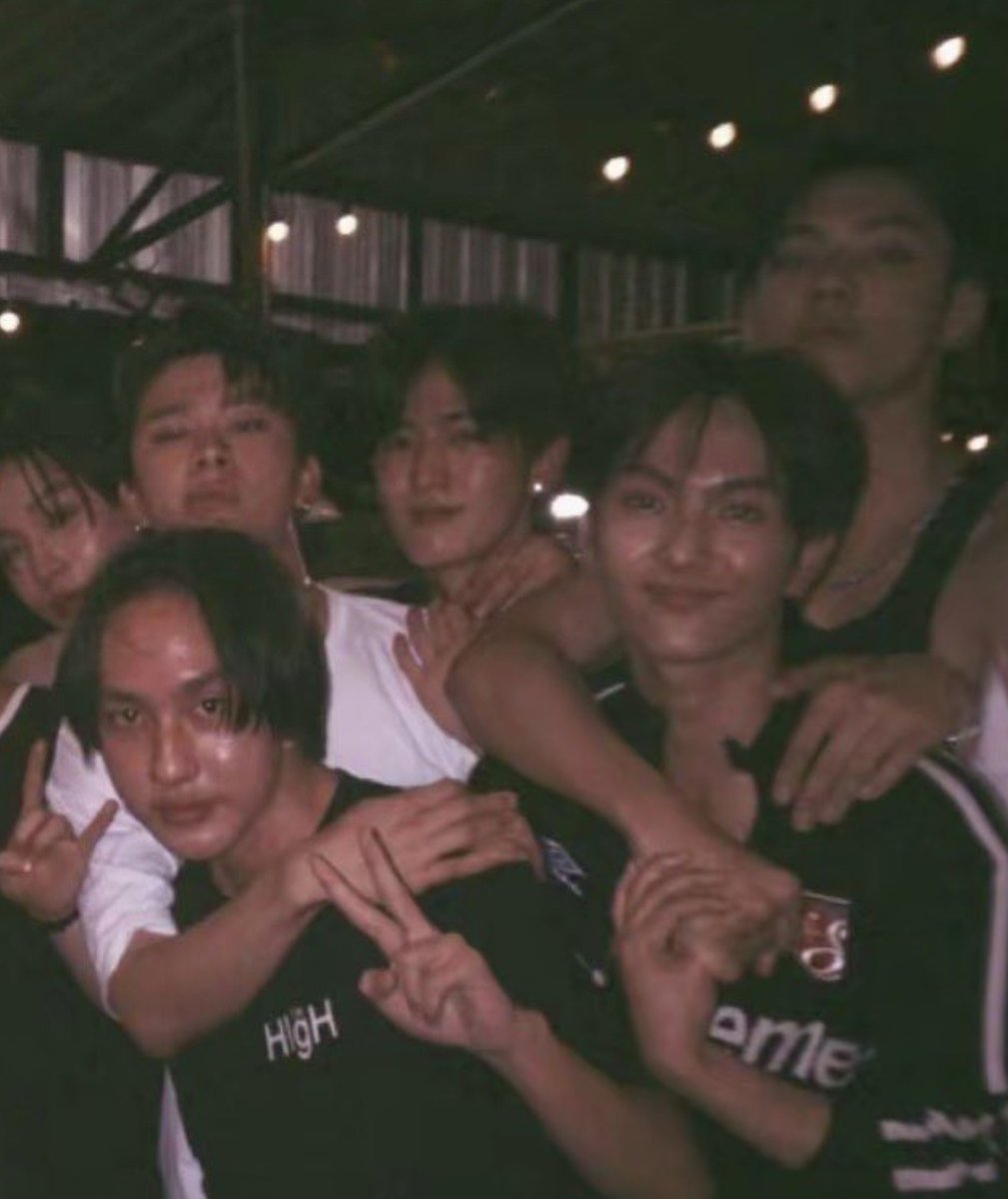 seemai21's tweet photo. ภีมกอดคอเปอร์ เปอร์จับมือภีม
กุเดรส #ข้าวผัดหมี่เย็น https://t.co/JV6qIzejFz