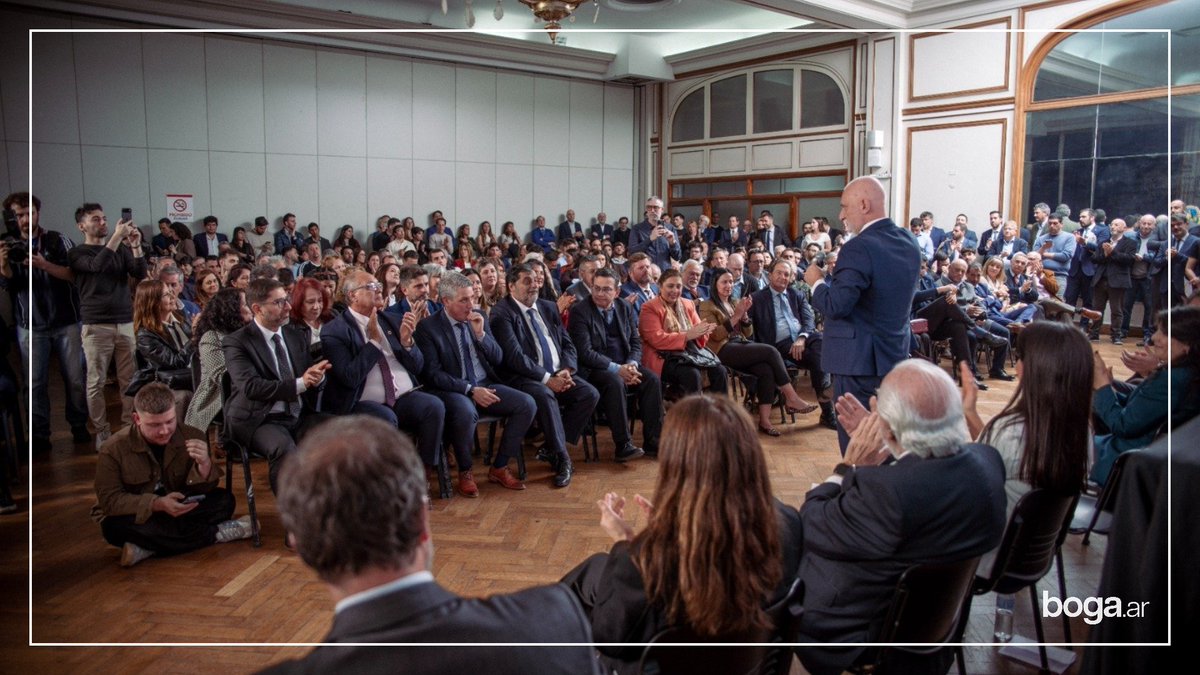 boga_ar_'s tweet photo. ● MAGISTRATURA ● Apadrinada por Gil Lavedra, la lista Unidad en Defensa de la Abogacía presentó a sus candidatos y propuestas para el Consejo con un acto en la Facultad de Derecho de la Universidad de La Plata: la encabeza el abogado "Nacho" Biglieri. 📸 https://t.co/szfdt7D3af