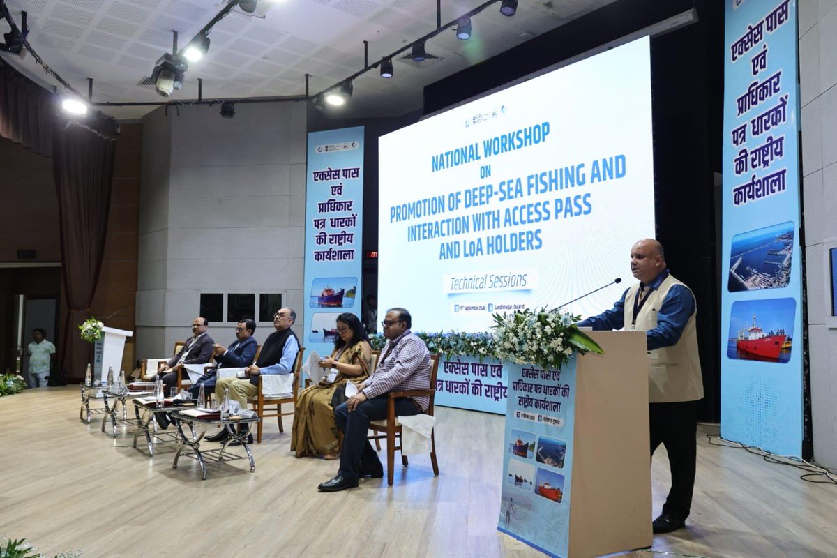 mdncdc's tweet photo. राष्ट्रीय कार्यशाला में डीप-सी फिशिंग को बढ़ावा देने पर मंथन

भारत सरकार के मत्स्य विभाग द्वारा 17 सितंबर 2026 को गांधीनगर, गुजरात स्थित राष्ट्रीय फोरेंसिक विज्ञान विश्वविद्यालय (NFSU) में गहरे समुद्र में मछली पकड़ने को बढ़ावा देने और एक्सेस पास और प्राधिकृति पत्र धारकों के साथ बातचीत पर राष्ट्रीय कार्यशाला का आयोजन किया।

कार्यशाला में NCDC, गांधीनगर के क्षेत्रीय निदेशक श्री किंचित जोशी ने सहभागिता करते हुए डीप-सी फिशिंग वेसल्स के वित्तपोषण तंत्र पर व्याख्यान दिया। उन्होंने बताया कि देशभर में 73 से अधिक डीप-सी फिशिंग वेसल्स स्वीकृत किए जा चुके हैं तथा बड़े Mother Vessel Projects के वित्तपोषण के लिए भी NCDC तैयार है।
तकनीकी सत्रों की अध्यक्षता डॉ. अभिलक्ष लिखी, सचिव, मत्स्य विभाग, भारत सरकार ने की, श्री अरुण कुमार एम. सोलंकी, अतिरिक्त मुख्य सचिव (मत्स्य), गुजरात सरकार तथा डॉ. सुरभि राय, संयुक्त सचिव, मत्स्य विभाग, भारत सरकार ने सह-अध्यक्ष के रूप में सहभागिता की।

कार्यशाला में डीप-सी फिशिंग को प्रोत्साहन, वित्तपोषण तंत्र को सुदृढ़ करने तथा मत्स्य क्षेत्र में बड़े निवेश को बढ़ावा देने से जुड़े महत्वपूर्ण विषयों पर विचार-विमर्श किया गया।

#NCDC #DeepSeaFishing #Fisheries #Cooperatives #मत्स्यपालन #सहकारिता