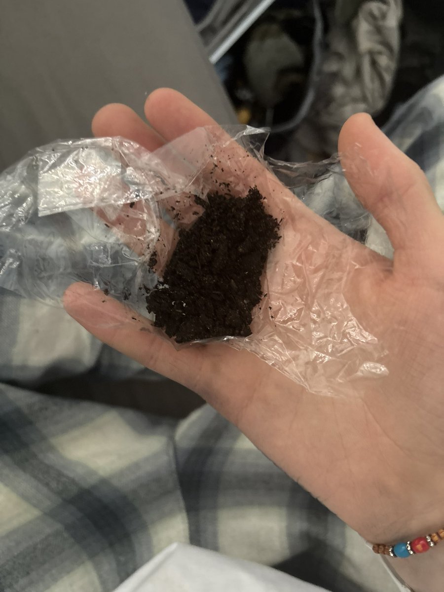 stuppidusername's tweet photo. the dealer gave me fucking dirt https://t.co/9VMGfvEPor