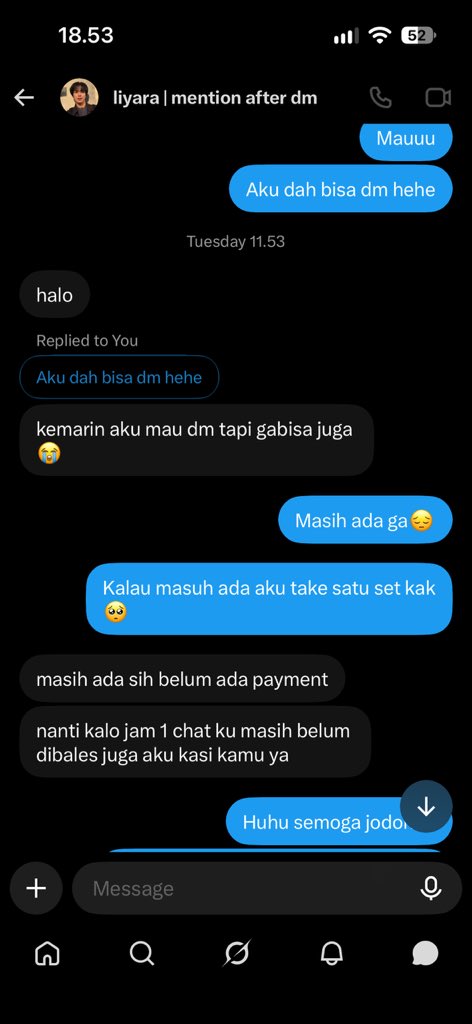 jnjmcute's tweet photo. Aku mau spill scammer

Haris selasa kmrn aku beli pc Jaemin pink christmas di @.yuarralie, aku mintakan bukti vidcon pc nya dan karena videonya sangat meyakinkan, akhirnya aku take dengan full pay dan split pay untuk packingnya

Dia kirim link co ke aku, masih gaada yang aneh… https://t.co/QAtdyKg301