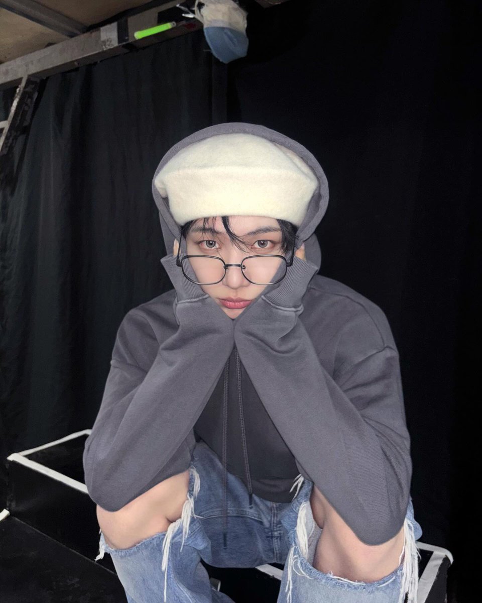 u_myeong_'s tweet photo. 하아… ………….

https://t.co/9MUzDf3xyj https://t.co/3PZpfzXWLP