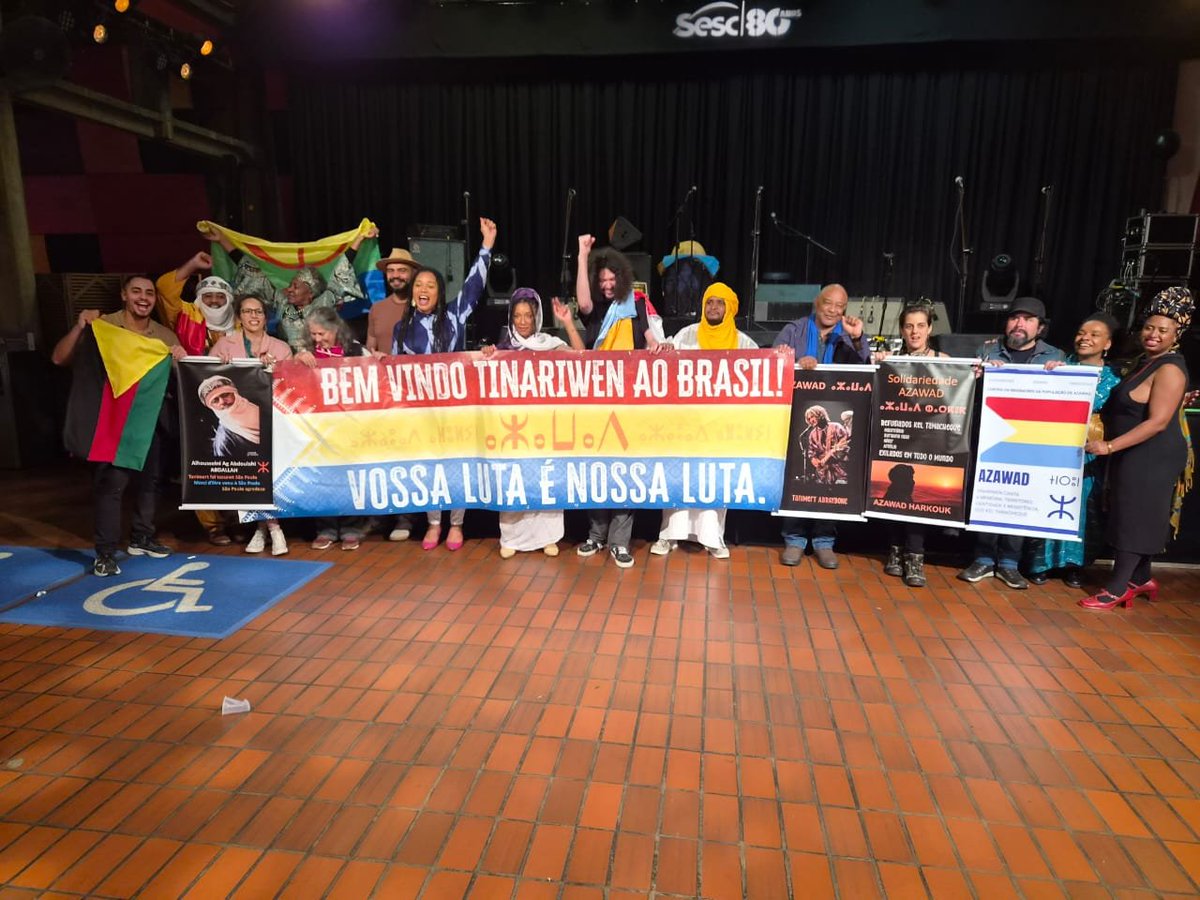 SahelAlerte's tweet photo. 🇧🇷 BRÉSIL | AZAWAD

Le peuple brésilien a exprimé son soutien et sa solidarité au peuple de l’Azawad, confronté depuis septembre 2023 à des violations répétées, à des exactions et à de graves abus commis par l’armée malienne et les mercenaires russes.

Depuis près de 70 ans, le peuple de l’Azawad revendique ses droits et son droit à l’autodétermination.

Cette expression de solidarité a eu lieu lors d’un concert du groupe azawadien @TINARIWEN au Brésil.

🎶 Tinariwen, l’un des groupes de musique touarègue les plus renommés au monde, a notamment remporté un Grammy Award en 2012, l’une des distinctions musicales les plus prestigieuses aux États-Unis et dans le monde.