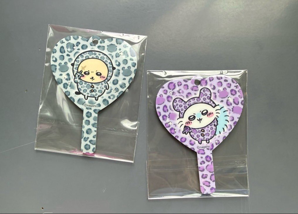 usacocham's tweet photo. ちいかわ　トレーディングミラー　交換

譲）モモンガ　ラッコ
求）ちいかわ　古本屋

郵送での交換希望です。
ちいかわ優先で探しております。

よろしくお願いいたします。 https://t.co/VJHZdOfLJF