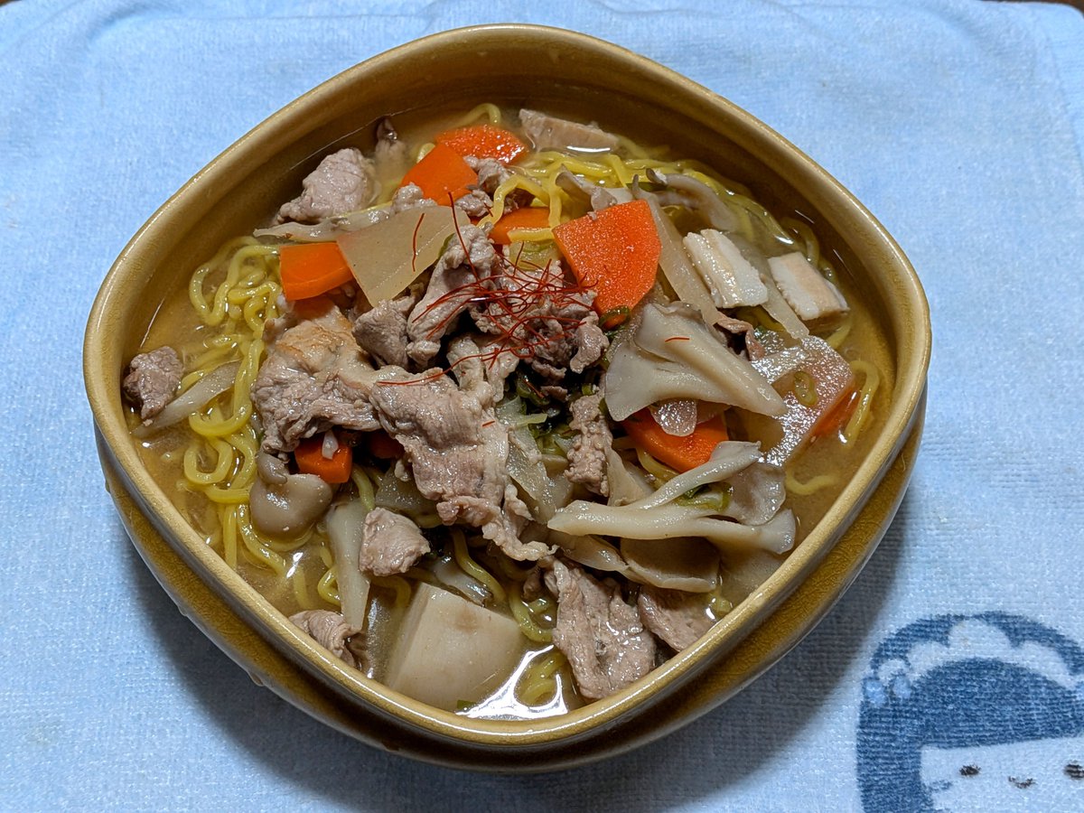 youh0118's tweet photo. 豚汁からの豚汁ラーメン︎︎☺︎
(実質味噌ラーメンってこと！？) https://t.co/t7mGTFZgYb