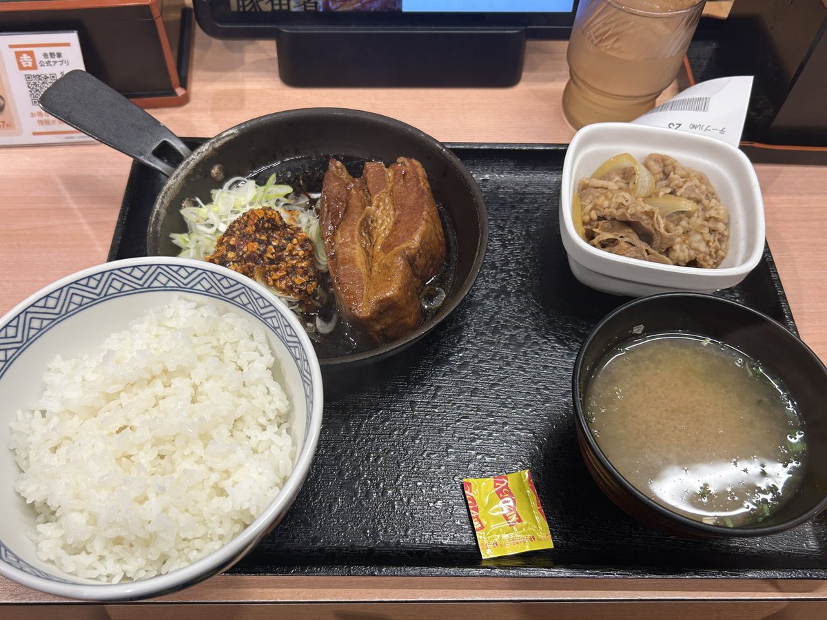 sutama_sv's tweet photo. 吉野家の半角二次元定食(違 https://t.co/bwXLDbozqX