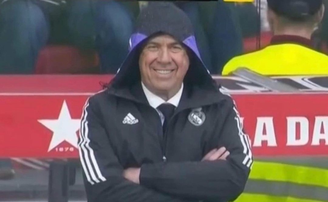oncetownley's tweet photo. talvez não seja culpa dos jogadores, talvez seja culpa dessa camisa amarela amaldiçoada https://t.co/gLGvjbM77J