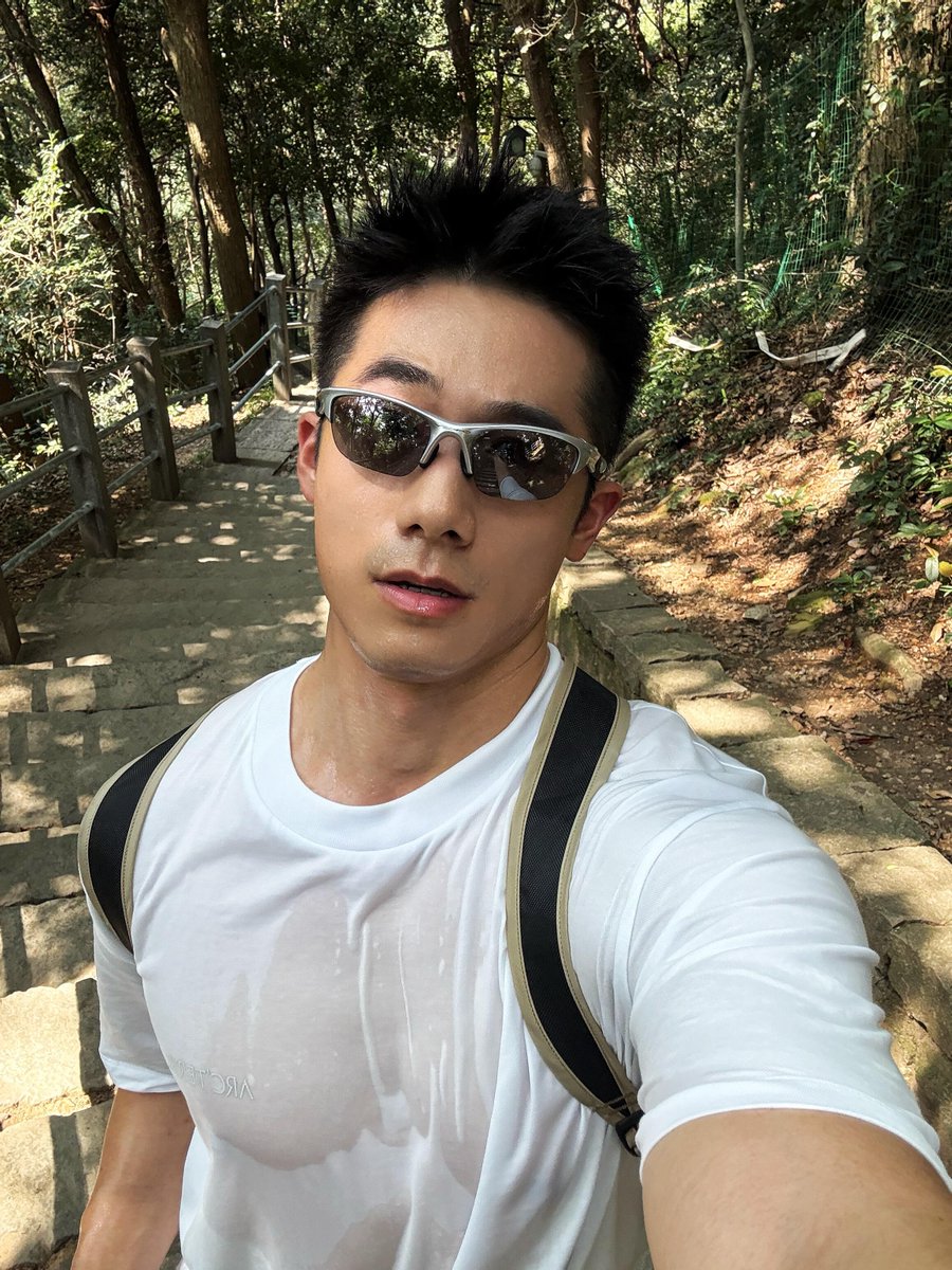 DellaEasthvy's tweet photo. Happy Sunday! Enjoying a peaceful hike, fresh air, and the beauty of nature. https://t.co/j527vQXrDL