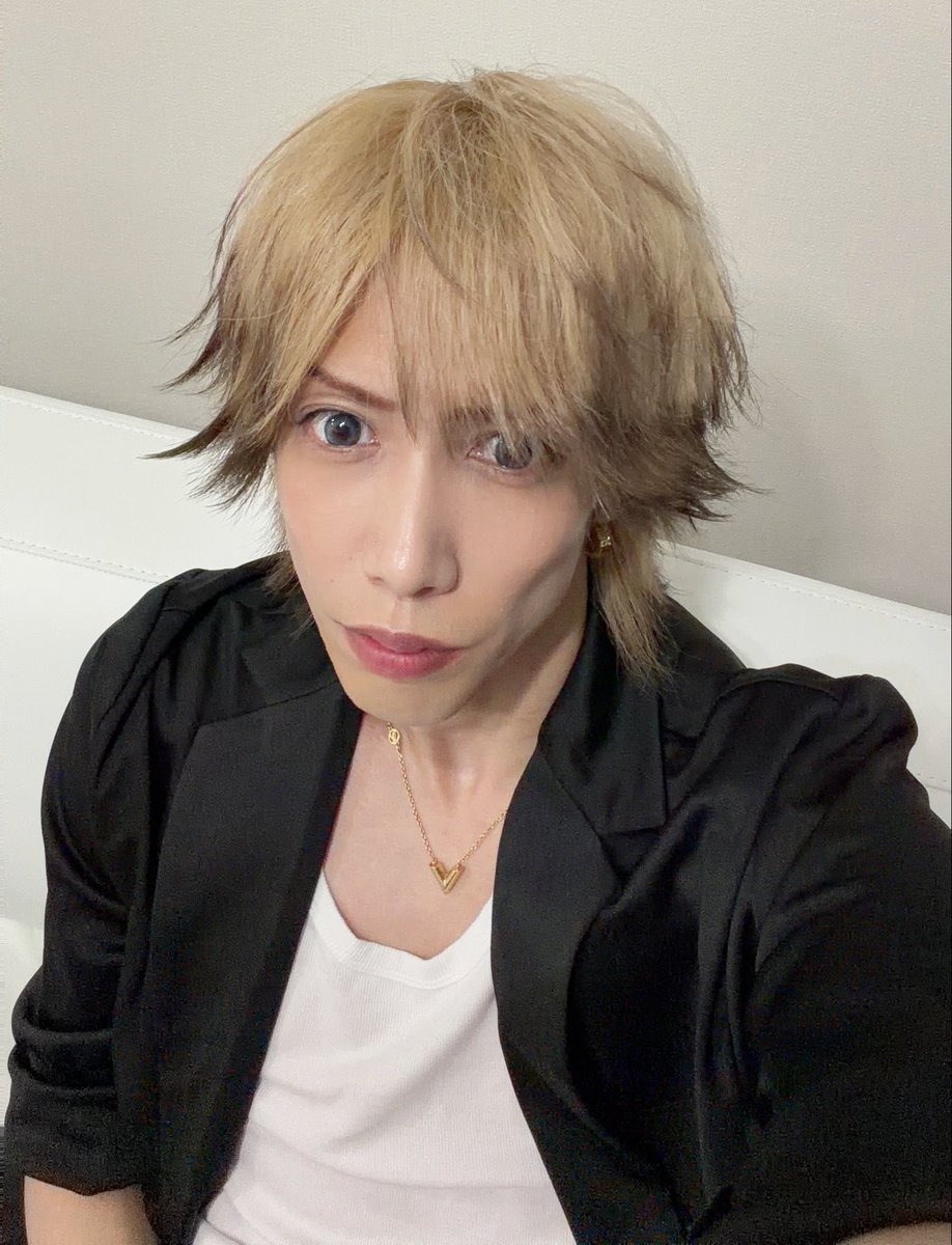 zaki23131's tweet photo. 携帯復活‼️
マジキツかったー！！💦
急に朝起きたらブラックアウトしてるんだもん😔
役3日間...
デジタルデトックスならぬデジタルストレスだったw

皆、気をつけようがないけど気を付けてね😭
入れないアプリとかめっちゃ出てくるよ！笑
（今俺これ）

ご迷惑おかけしました！！！
（安心....） https://t.co/gQZ0tjqs8Q