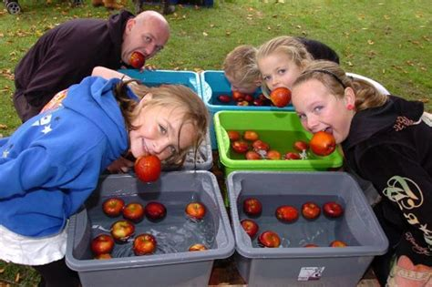 solidfluidalive's tweet photo. @RadioGenoa Actually looks fun. And I could imagine the Germans play this at the Oktoberfest.
Or are you more into "apple bobbing" or how i recently like to call it "cattle farm race". https://t.co/TgQz0VD87h