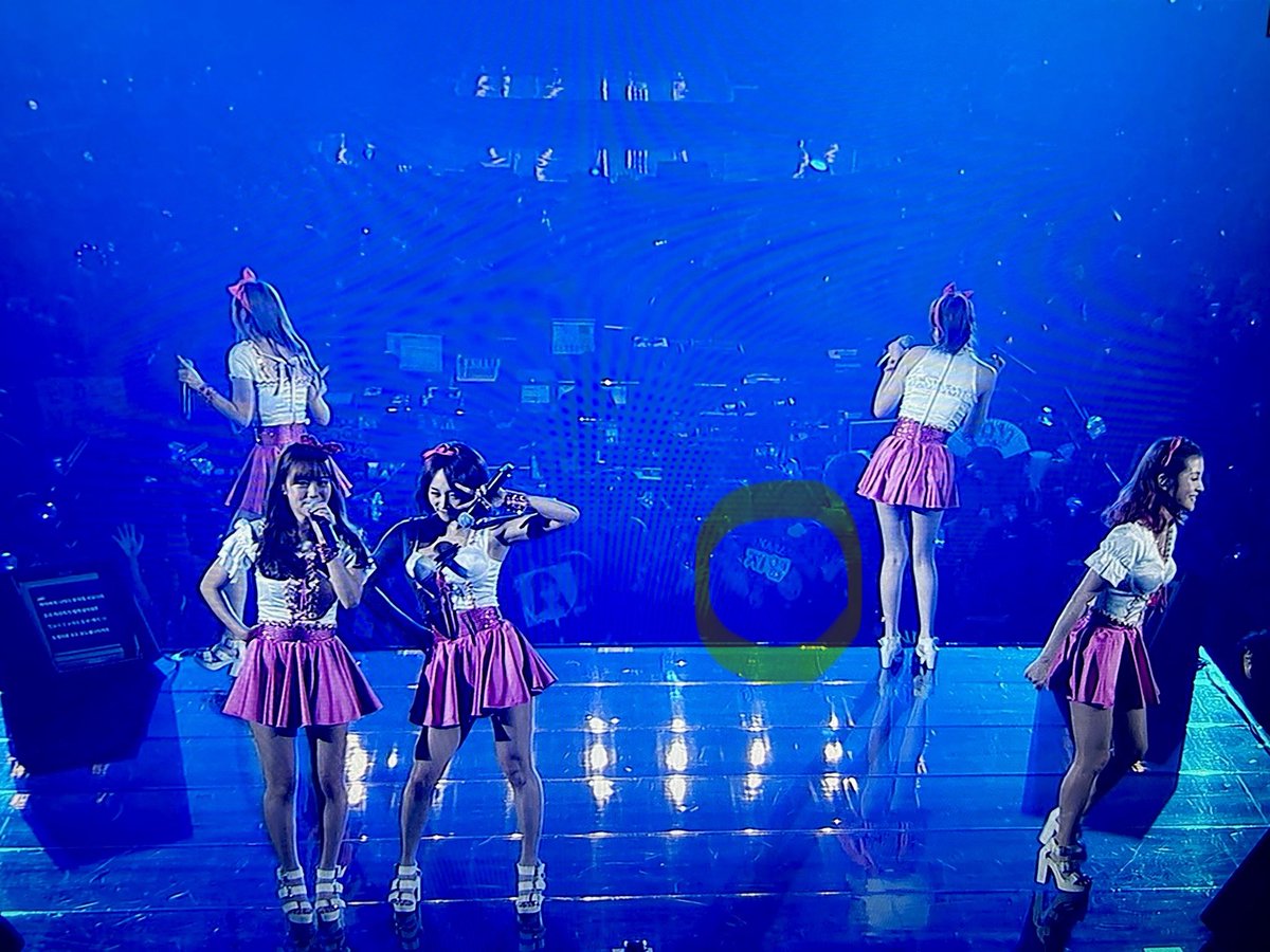 KMJY1830's tweet photo. 【KARAとの思い出】
①自身初参戦@SSA最終日
ハラちゃんからピースのファンサしてもらったこと、一生忘れません🪻
②③自身初渡韓🇰🇷✨
KARAを満喫した3日間🥹💖 Pandoraは今でも大好きな曲☺️💙
④KARASIA 2nd Tour
バクステ最前列…本当に幸せな瞬間でした😭💗
#あの頃の私とKARA
#그시절의나와KARA https://t.co/zp9ggWuNUW