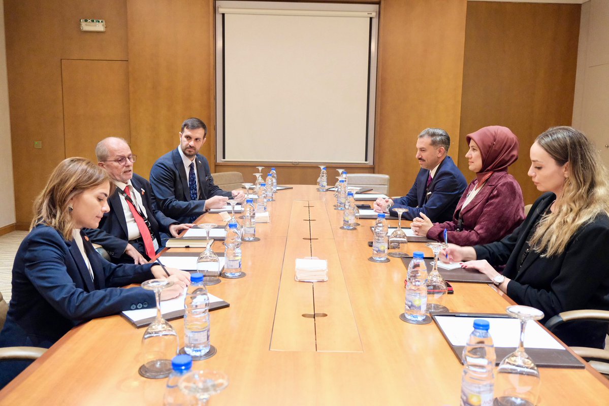 KizilayKurumsal's tweet photo. Genel Başkanımız Prof. Dr. Fatma Meriç Yılmaz, Lübnan’ın başkenti Beyrut’ta düzenlenen IFRC MENA 12. Bölgesel Toplantısı kapsamında Lübnan Kızılhaç Genel Sekreteri Georges Kettaneh ile bir araya geldi. 

Görüşmede, Türk Kızılay'ın Lübnan’a yönelik desteği ve dayanışması değerlendirilirken, iki Ulusal Dernek arasındaki iş birliği ve koordinasyonun güçlendirilmesine yönelik çalışmalar ele alındı.