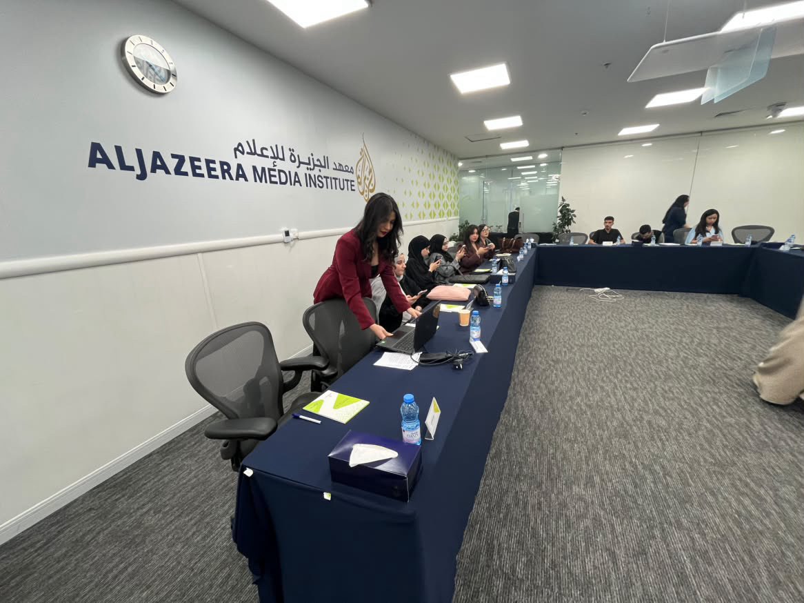 EUinQatar's tweet photo. Today we celebrate the launch of Newsroom Connect Qatar, under the MedBridge initiative, in collaboration with @AJMInstitute 
As disinformation spreads and AI reshapes the news landscape, trusted, independent and fact-based journalism is more important than ever.
🇪🇺🇶🇦 #Medbridge https://t.co/xGyIzkkrqy
