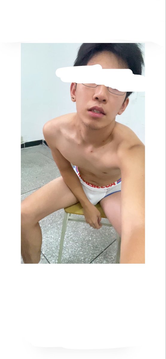5loveleo's tweet photo. 中秋发个福利嘛，其实大家有没有看出来我是反差gooner帅哥……🫣🤤😛 https://t.co/RMFhd6IKf9
