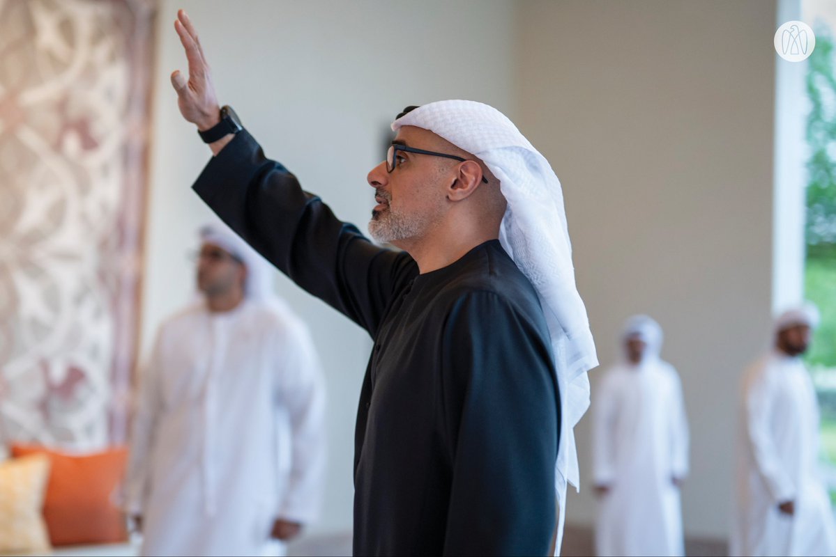 ADMediaOffice's tweet photo. هزاع بن زايد يستقبل خالد بن محمد بن زايد بمحل إقامته في منطقة العين؛ حيث تناول اللقاء الموضوعات المتعلقة بشؤون الوطن والمواطن ودعم مسيرة التنمية الشاملة التي تشهدها الدولة. https://t.co/ydkrPNF789