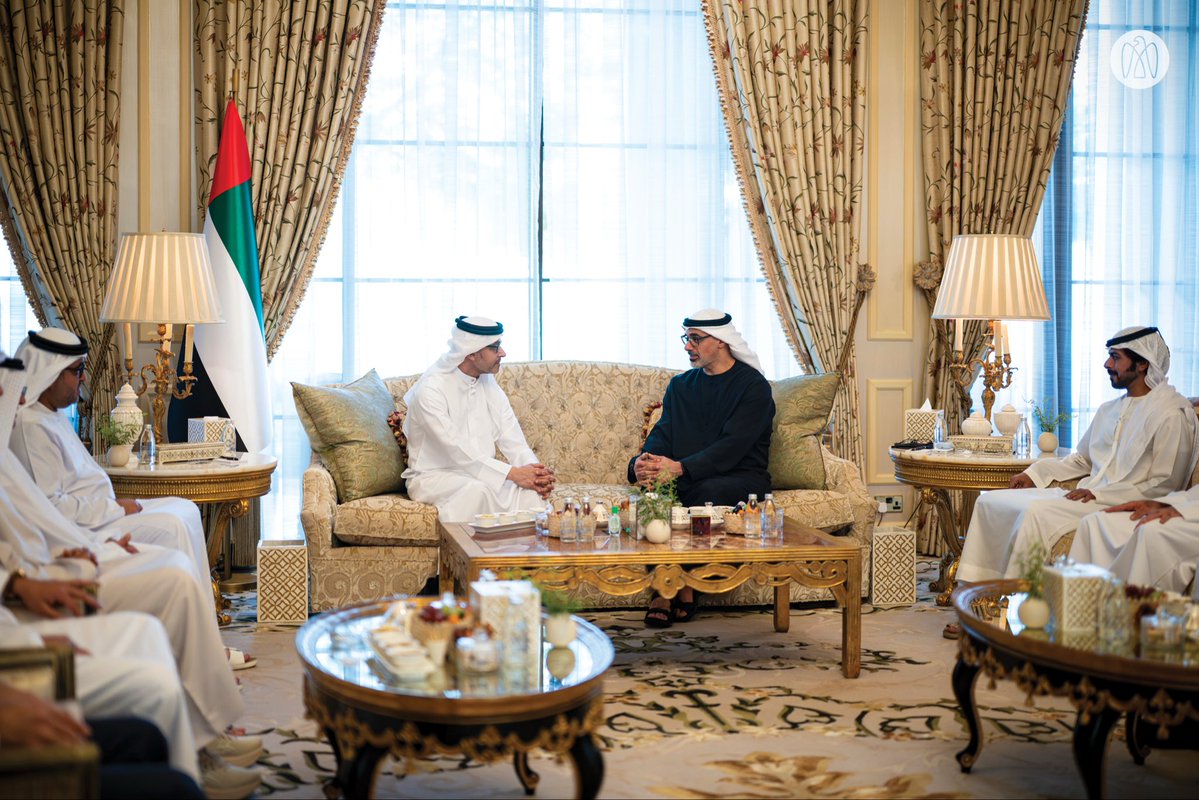 ADMediaOffice's tweet photo. هزاع بن زايد يستقبل خالد بن محمد بن زايد بمحل إقامته في منطقة العين؛ حيث تناول اللقاء الموضوعات المتعلقة بشؤون الوطن والمواطن ودعم مسيرة التنمية الشاملة التي تشهدها الدولة. https://t.co/ydkrPNF789