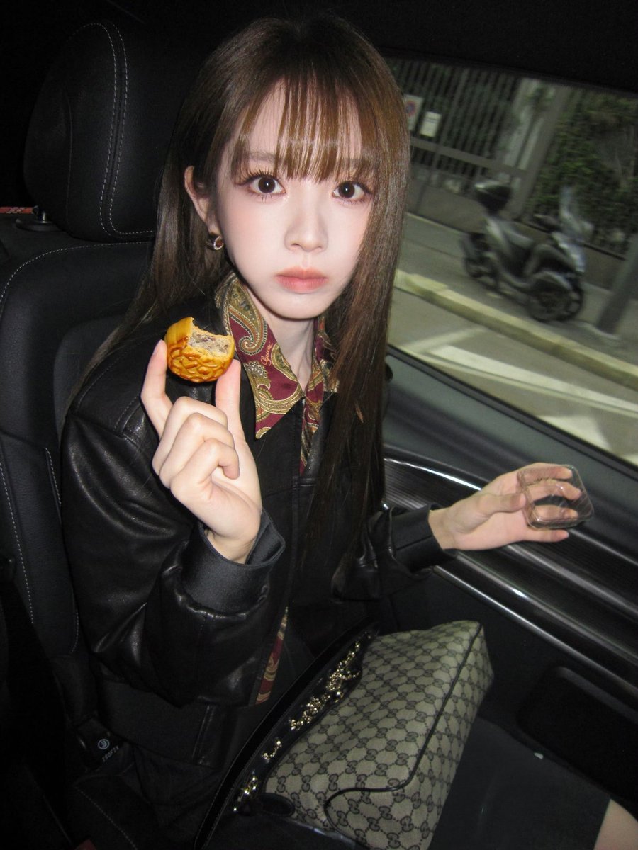 luvutianxiwei's tweet photo. Straight from Milan, #Gucci Brand Ambassador #TianXiwei wishes everyone a happy Mid-Autumn Festival while attending #GucciTheStoreShow. https://t.co/EgHDlN1sIF
