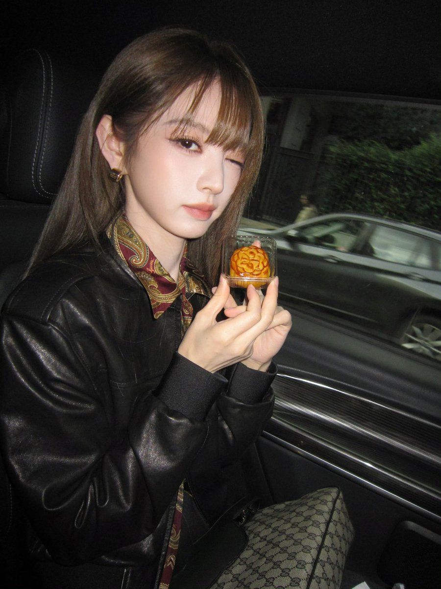 luvutianxiwei's tweet photo. Straight from Milan, #Gucci Brand Ambassador #TianXiwei wishes everyone a happy Mid-Autumn Festival while attending #GucciTheStoreShow. https://t.co/EgHDlN1sIF