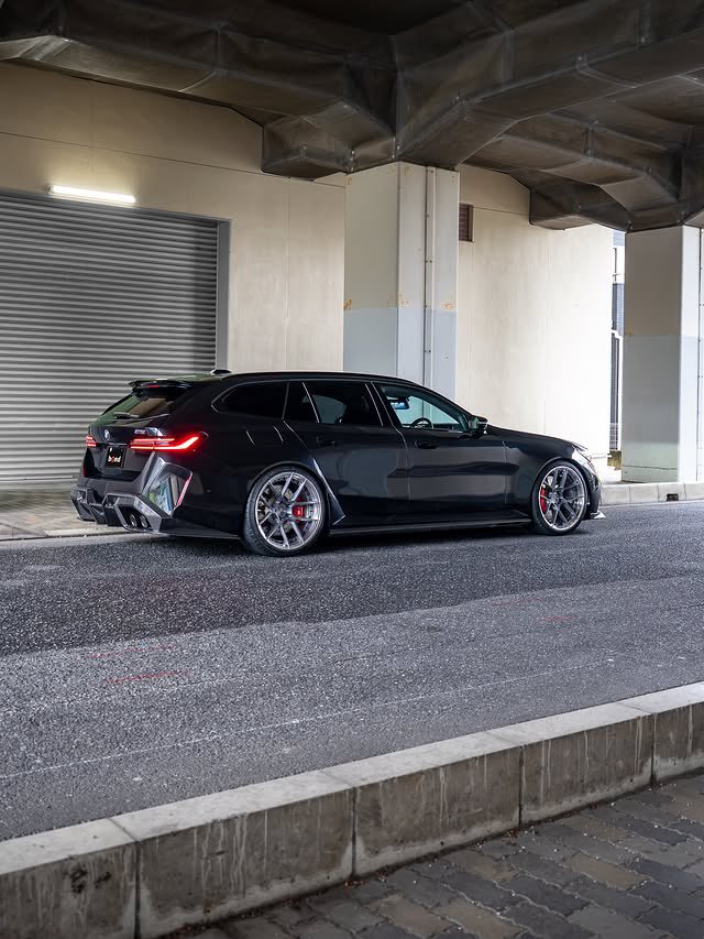 bondmediacrew's tweet photo. BC履いたM5ツーリングも展示予定 https://t.co/ew0Gp0ECyi