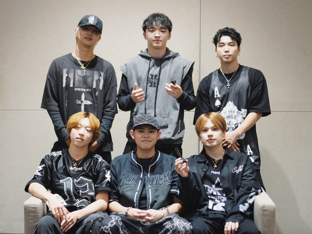 NIPPONHAKU's tweet photo. 🇯🇵✨ วันนี้ (25 กันยายน 2026) นิปปอนฮาคะได้มีโอกาสพูดคุยกับหนุ่มๆ BE:FIRST (@BEFIRSTofficial) ในการกลับมาเยือนเมืองไทยอีกครั้ง ขอบคุณที่นึกถึง NIPPON HAKU เสมอ และขอแสดงความยินดีกับ World Showcase และ Global EP “WATCH ME” ด้วยนะคะ! 
.
อีก 1 ชั่วโมงก็จะได้เจอกันแล้ว! BESTY ไทย เตรียมเสียงและเตรียมแรงให้พร้อม มาสนุกและโดดไปด้วยกันกับ BE:FIRST ทั้ง 6 คนคืนนี้ใน BE:FIRST WORLD SHOWCASE 2026 ''WATCH ME''🔥🎶
.
📹 รอติดตามบทสัมภาษณ์พิเศษทาง NIPPON HAKU BANGKOK และ @dacothai เร็วๆ นี้!
.
.
#BEFIRST 
#BEFIRST_WATCHME
#BF_World2026
#BFWatchMeBKK
#BF_WorldShowcaseBKK 
#NIPPONHAKUBANGKOK
#นิปปอนฮาคุ
#LiveNationTero
#DACOTHAI