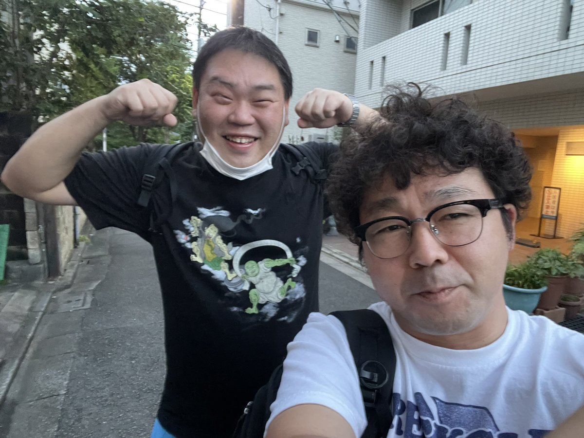 Albie0110's tweet photo. #ジャガモンド の漫才を観に、トイトイライブ6へ。7月以来ライブに行けてなかったので、きどさんがめっちゃ短髪にしたのも見てないし、眉を描きだしたのも知らないし。
パンダのネタ、また変わってて面白くなってた。
斉藤さんがドロップキックしてて、グエムルのお葬式シーンを思い出しました。 https://t.co/lBKMspZ3Ca