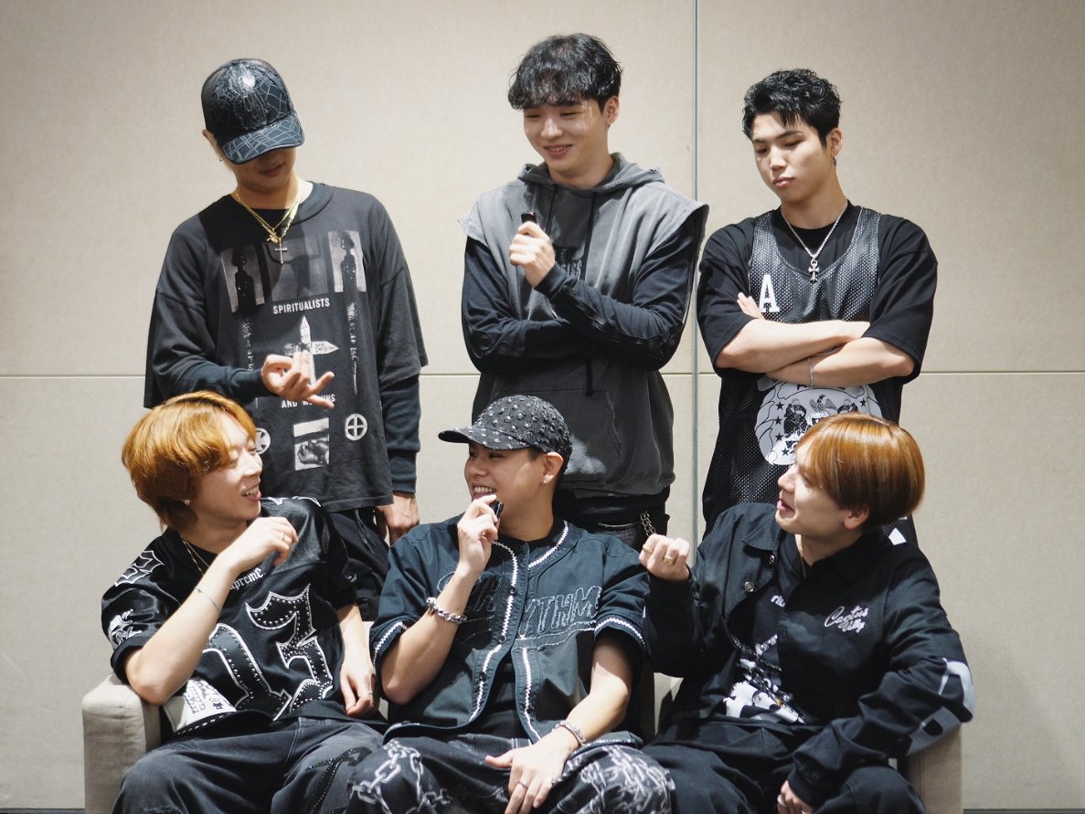 NIPPONHAKU's tweet photo. 🇯🇵✨ วันนี้ (25 กันยายน 2026) นิปปอนฮาคะได้มีโอกาสพูดคุยกับหนุ่มๆ BE:FIRST (@BEFIRSTofficial) ในการกลับมาเยือนเมืองไทยอีกครั้ง ขอบคุณที่นึกถึง NIPPON HAKU เสมอ และขอแสดงความยินดีกับ World Showcase และ Global EP “WATCH ME” ด้วยนะคะ! 
.
อีก 1 ชั่วโมงก็จะได้เจอกันแล้ว! BESTY ไทย เตรียมเสียงและเตรียมแรงให้พร้อม มาสนุกและโดดไปด้วยกันกับ BE:FIRST ทั้ง 6 คนคืนนี้ใน BE:FIRST WORLD SHOWCASE 2026 ''WATCH ME''🔥🎶
.
📹 รอติดตามบทสัมภาษณ์พิเศษทาง NIPPON HAKU BANGKOK และ @dacothai เร็วๆ นี้!
.
.
#BEFIRST 
#BEFIRST_WATCHME
#BF_World2026
#BFWatchMeBKK
#BF_WorldShowcaseBKK 
#NIPPONHAKUBANGKOK
#นิปปอนฮาคุ
#LiveNationTero
#DACOTHAI