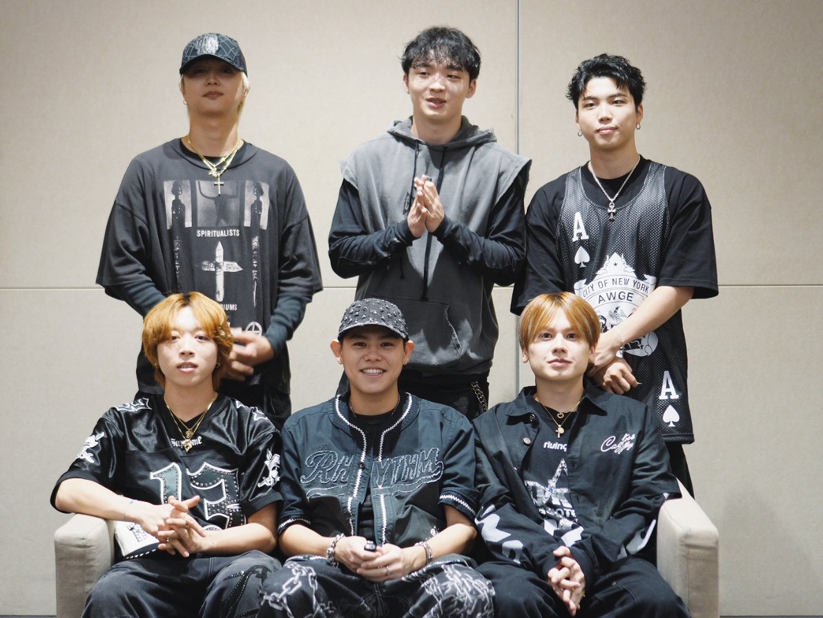 NIPPONHAKU's tweet photo. 🇯🇵✨ วันนี้ (25 กันยายน 2026) นิปปอนฮาคะได้มีโอกาสพูดคุยกับหนุ่มๆ BE:FIRST (@BEFIRSTofficial) ในการกลับมาเยือนเมืองไทยอีกครั้ง ขอบคุณที่นึกถึง NIPPON HAKU เสมอ และขอแสดงความยินดีกับ World Showcase และ Global EP “WATCH ME” ด้วยนะคะ! 
.
อีก 1 ชั่วโมงก็จะได้เจอกันแล้ว! BESTY ไทย เตรียมเสียงและเตรียมแรงให้พร้อม มาสนุกและโดดไปด้วยกันกับ BE:FIRST ทั้ง 6 คนคืนนี้ใน BE:FIRST WORLD SHOWCASE 2026 ''WATCH ME''🔥🎶
.
📹 รอติดตามบทสัมภาษณ์พิเศษทาง NIPPON HAKU BANGKOK และ @dacothai เร็วๆ นี้!
.
.
#BEFIRST 
#BEFIRST_WATCHME
#BF_World2026
#BFWatchMeBKK
#BF_WorldShowcaseBKK 
#NIPPONHAKUBANGKOK
#นิปปอนฮาคุ
#LiveNationTero
#DACOTHAI