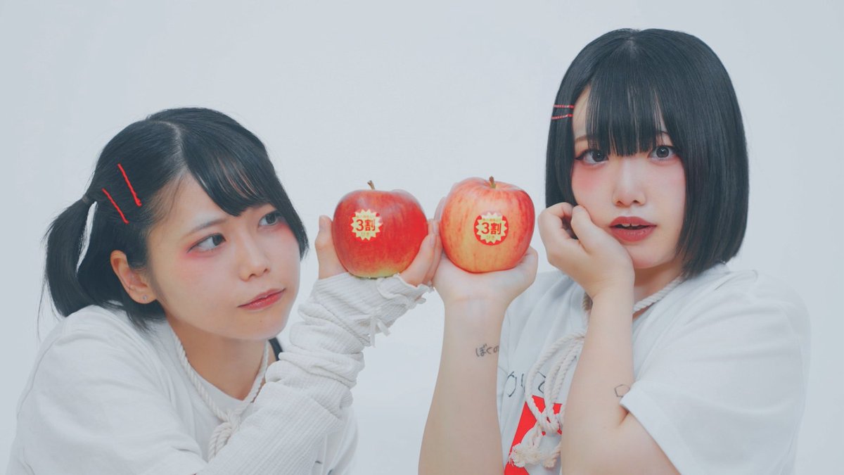 kurumalika's tweet photo. 🍎　🍎　🍎　🍎

うさきち × まりか
アップルドットコム
踊ってみた

↓↓↓ 生存確認 ↓↓↓
https://t.co/KtpXdIHaJZ

元気はないけど生きています。

#歌踊コレ2026秋
#踊コレ2026秋_初コラボ https://t.co/PI59nxgn6H
