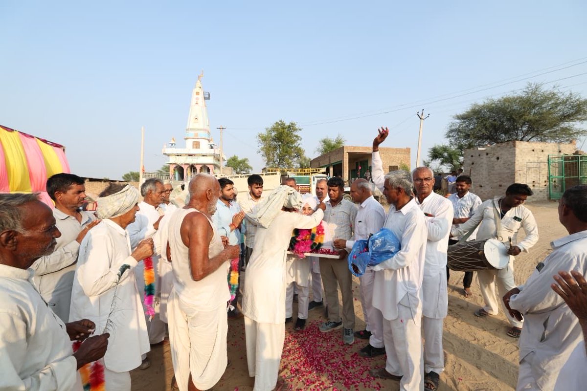SaintRampalJiM's tweet photo. गांव बिल्युबास रामपुरा (चुरू, राजस्थान) में 70×100 शेड निर्माण कार्य शुरू | संत रामपाल जी महाराज https://t.co/skqaNauyLj