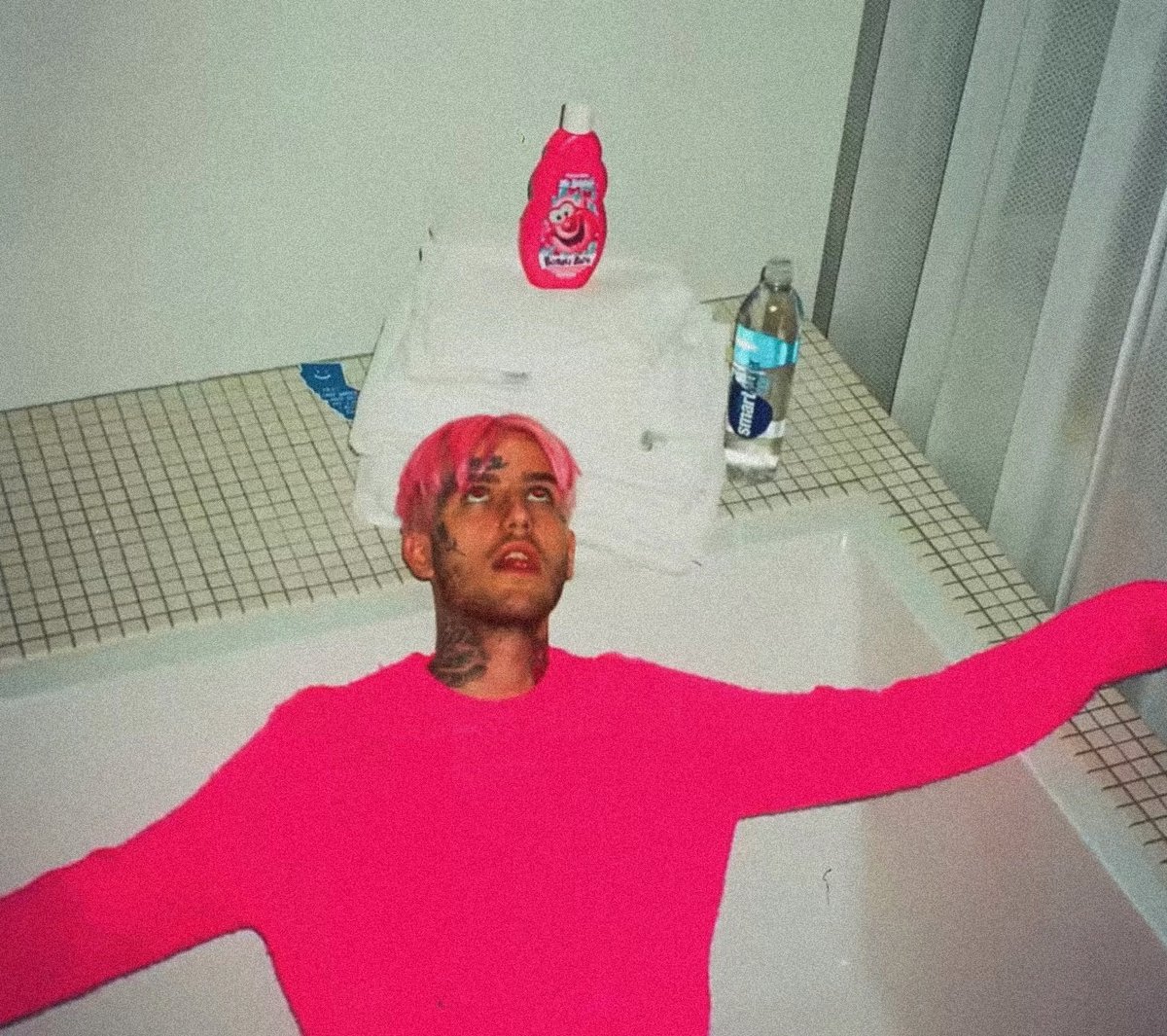 GETCAKEDlEYOUNG's tweet photo. unseen pics from prettypuke shoot 🥺 https://t.co/eSgWT2RVNy