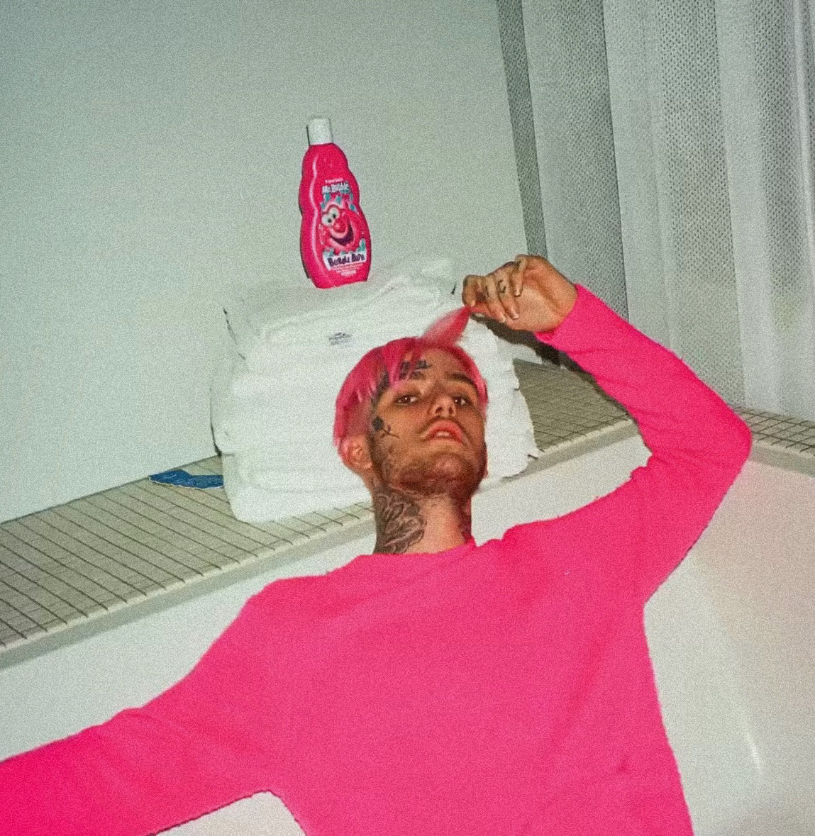 GETCAKEDlEYOUNG's tweet photo. unseen pics from prettypuke shoot 🥺 https://t.co/eSgWT2RVNy